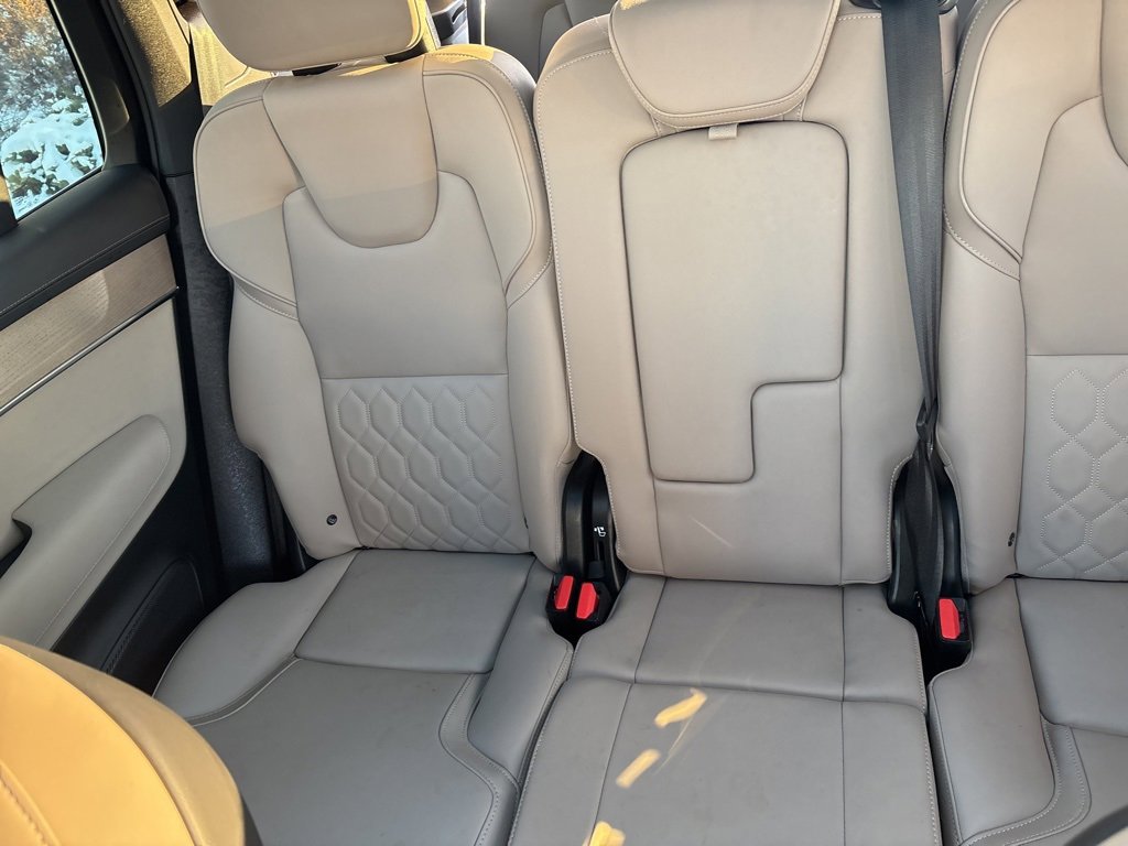 Certified 2025 Volvo XC90 B6 Plus image 35