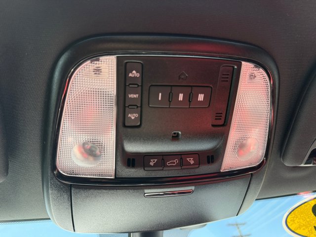 Used 2022 Dodge Durango R/T w/ Blacktop Package AWD/4WD image 22