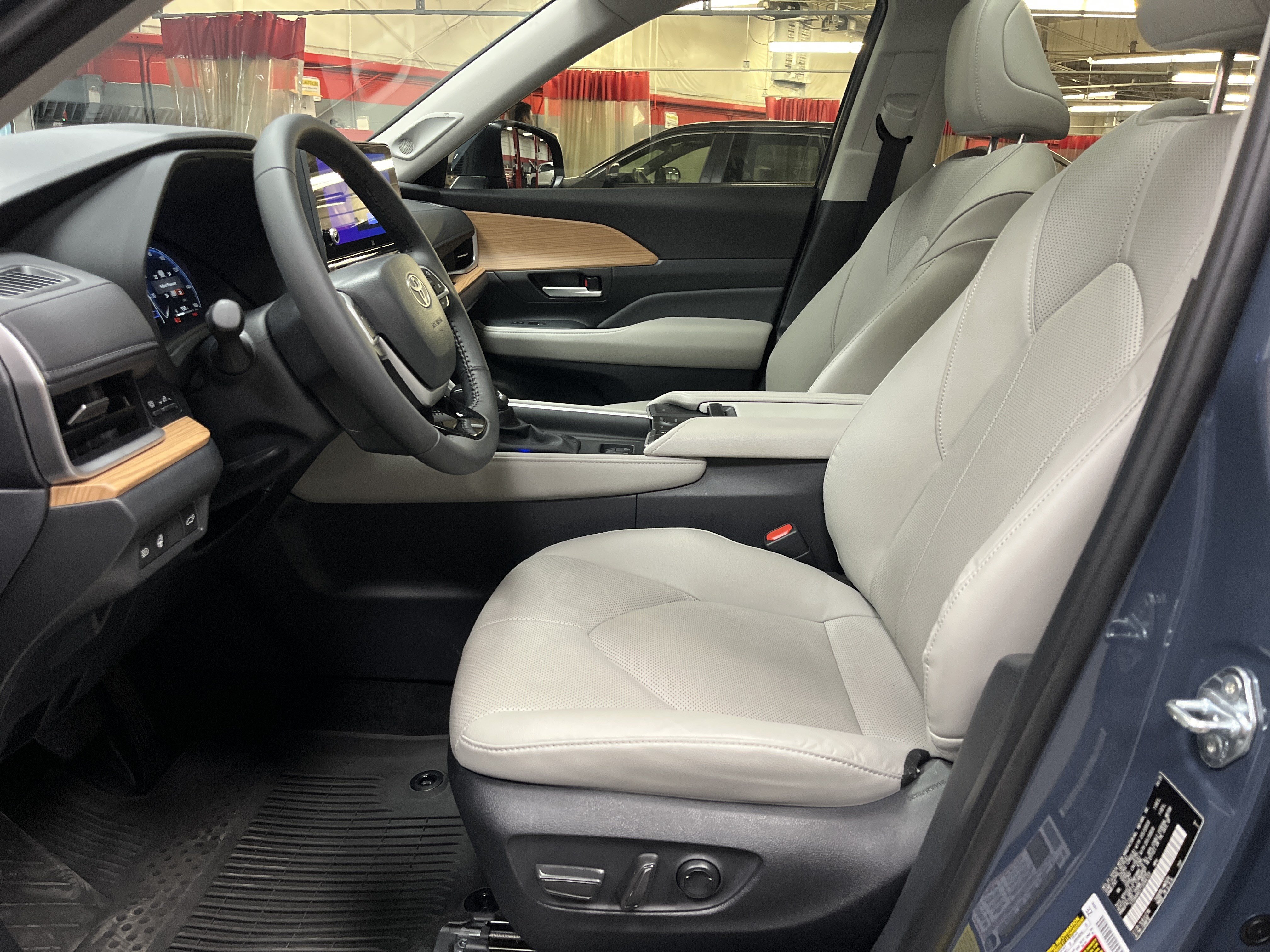 Used 2026 Toyota Grand Highlander FWD image 16