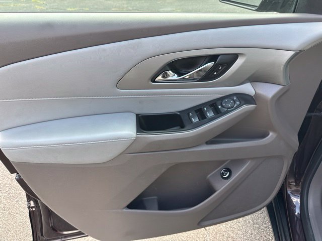 Used 2021 Chevrolet Traverse LT FWD image 17