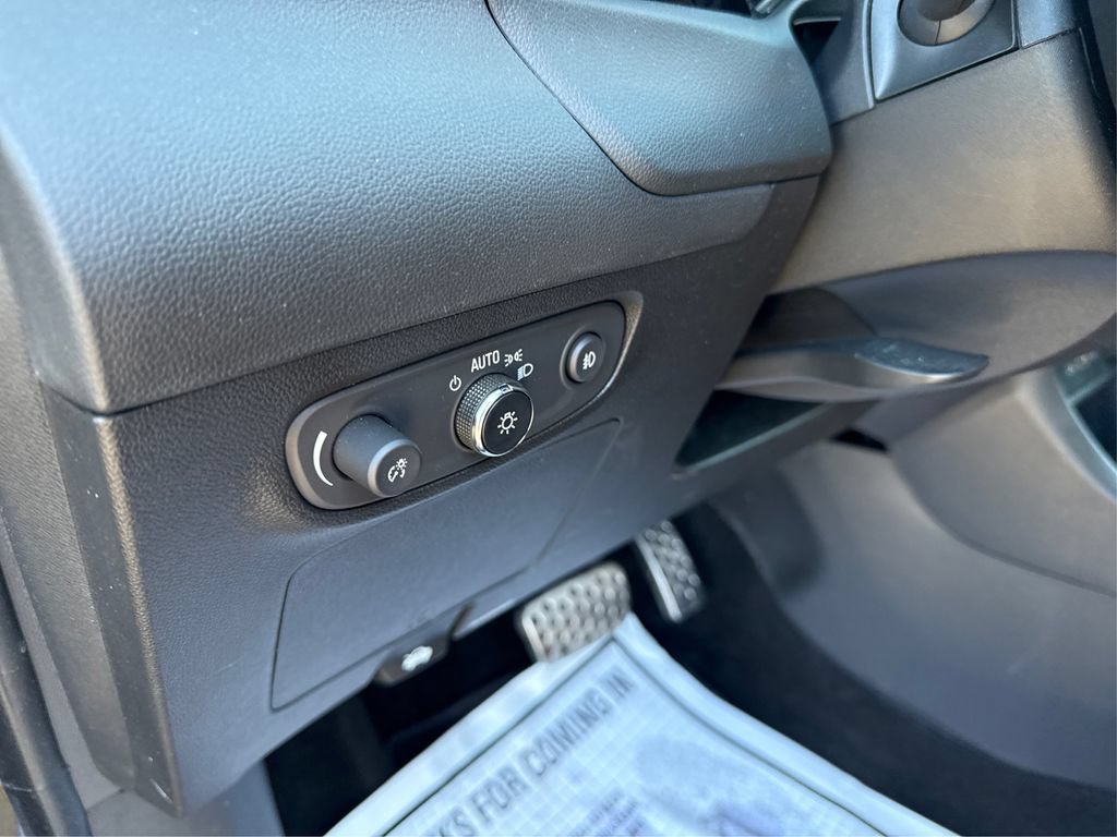 Used 2023 Buick Encore GX Select w/ Sport Touring Package FWD image 35