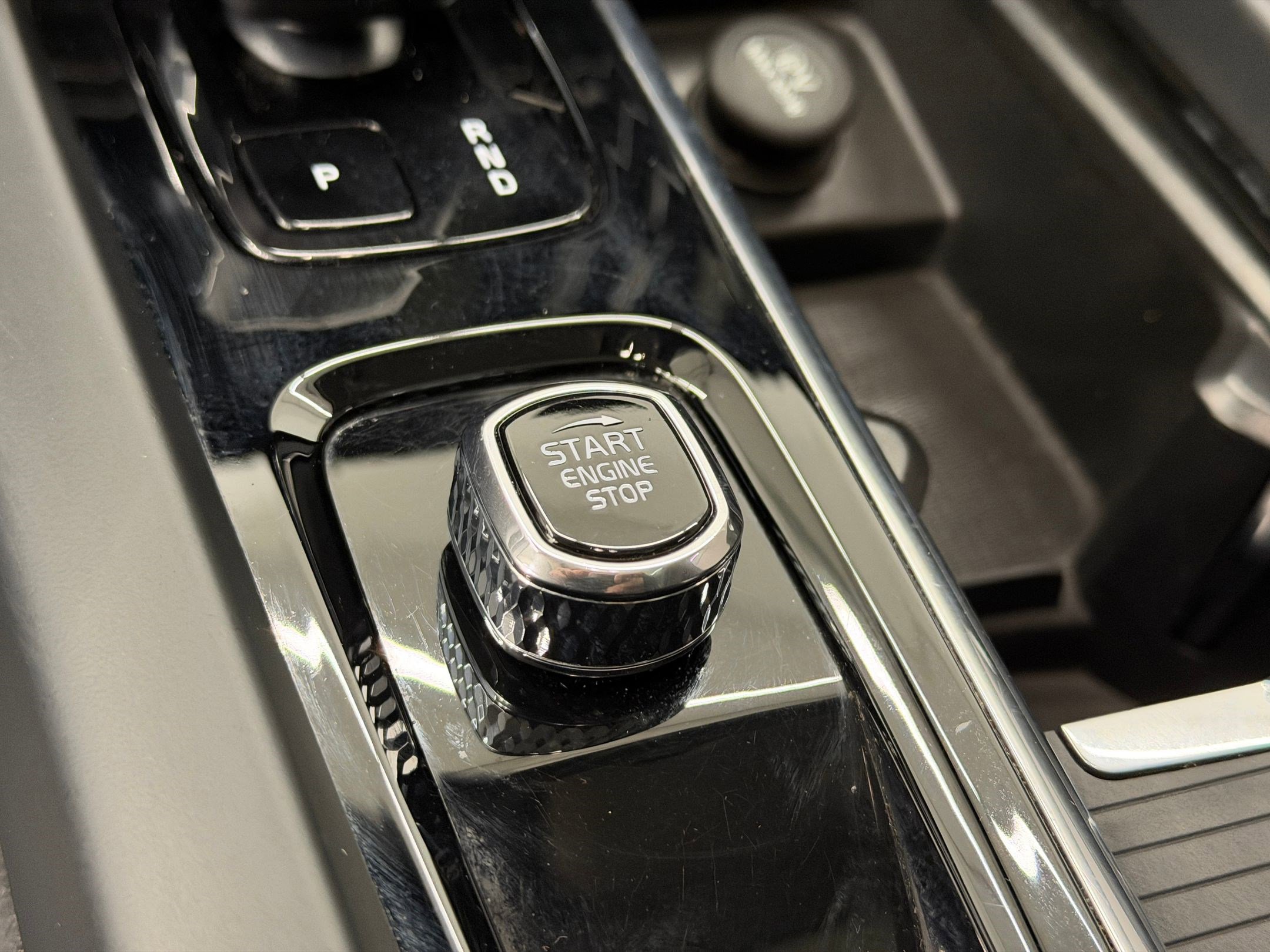 Used 2024 Volvo S60 B5 Core image 24