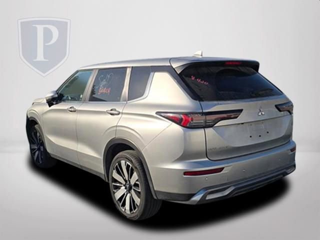Used 2025 Mitsubishi Outlander SE FWD image 9