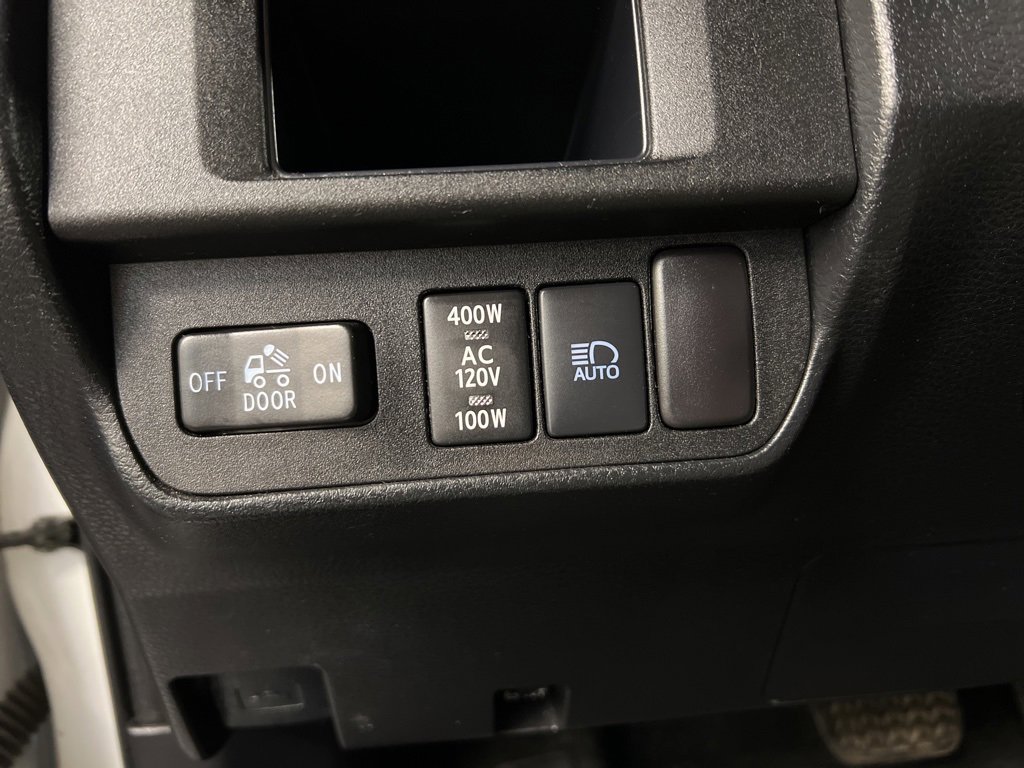 Used 2018 Toyota Tacoma TRD Off-Road image 25