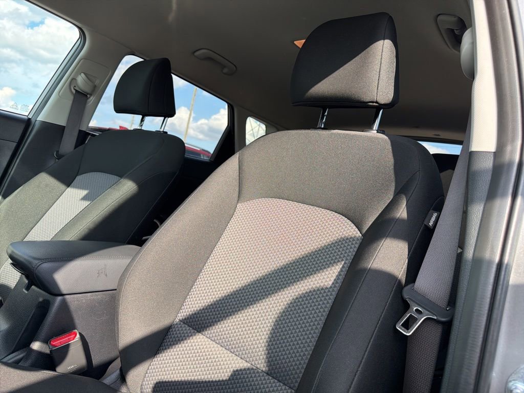 Used 2025 Kia Soul LX w/ LX Technology Package image 17