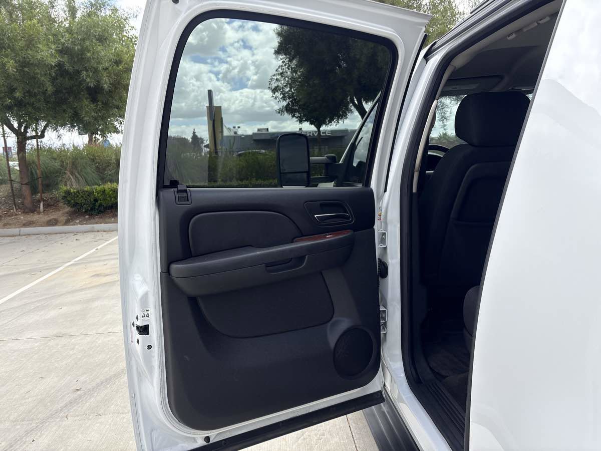 Used 2012 Chevrolet Suburban 2500 LS w/ Convenience Package 1 RWD image 11