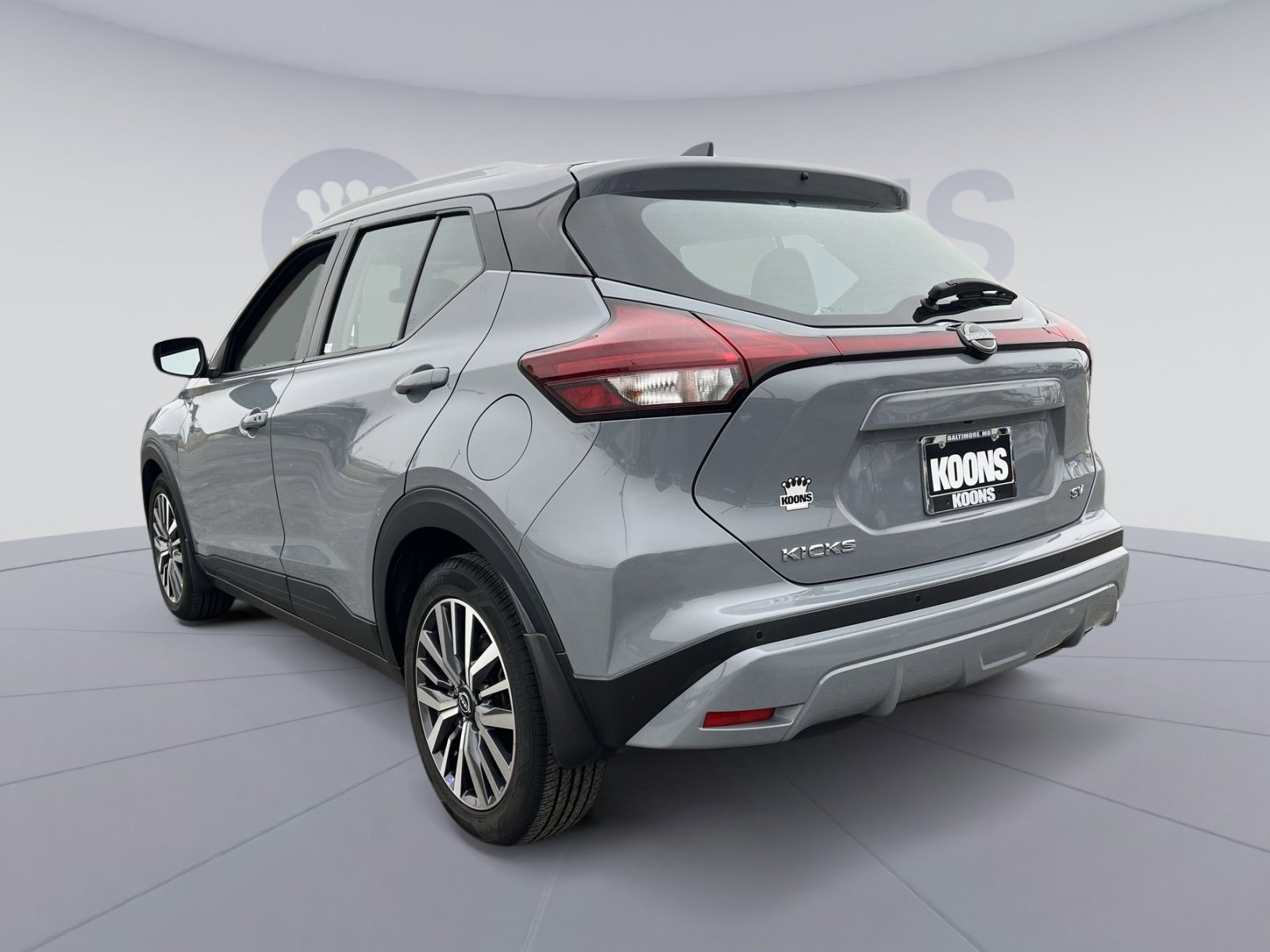 Used 2023 Nissan Kicks SV image 4