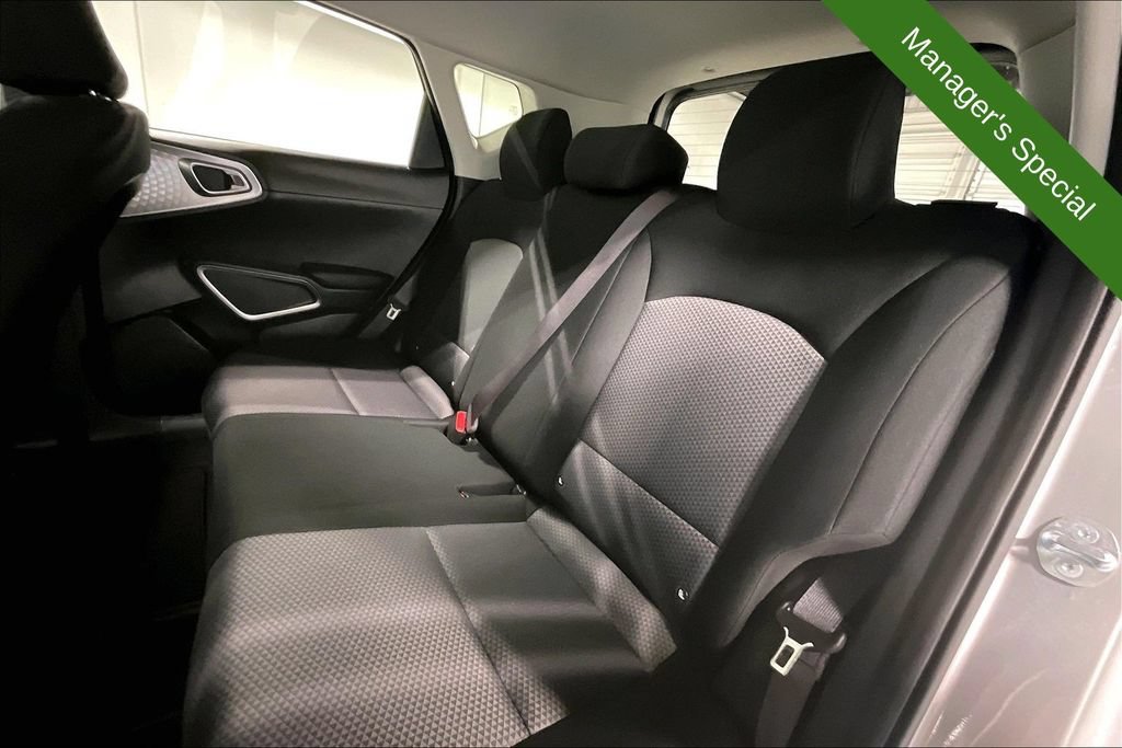 Used 2025 Kia Soul LX w/ LX Technology Package FWD image 31