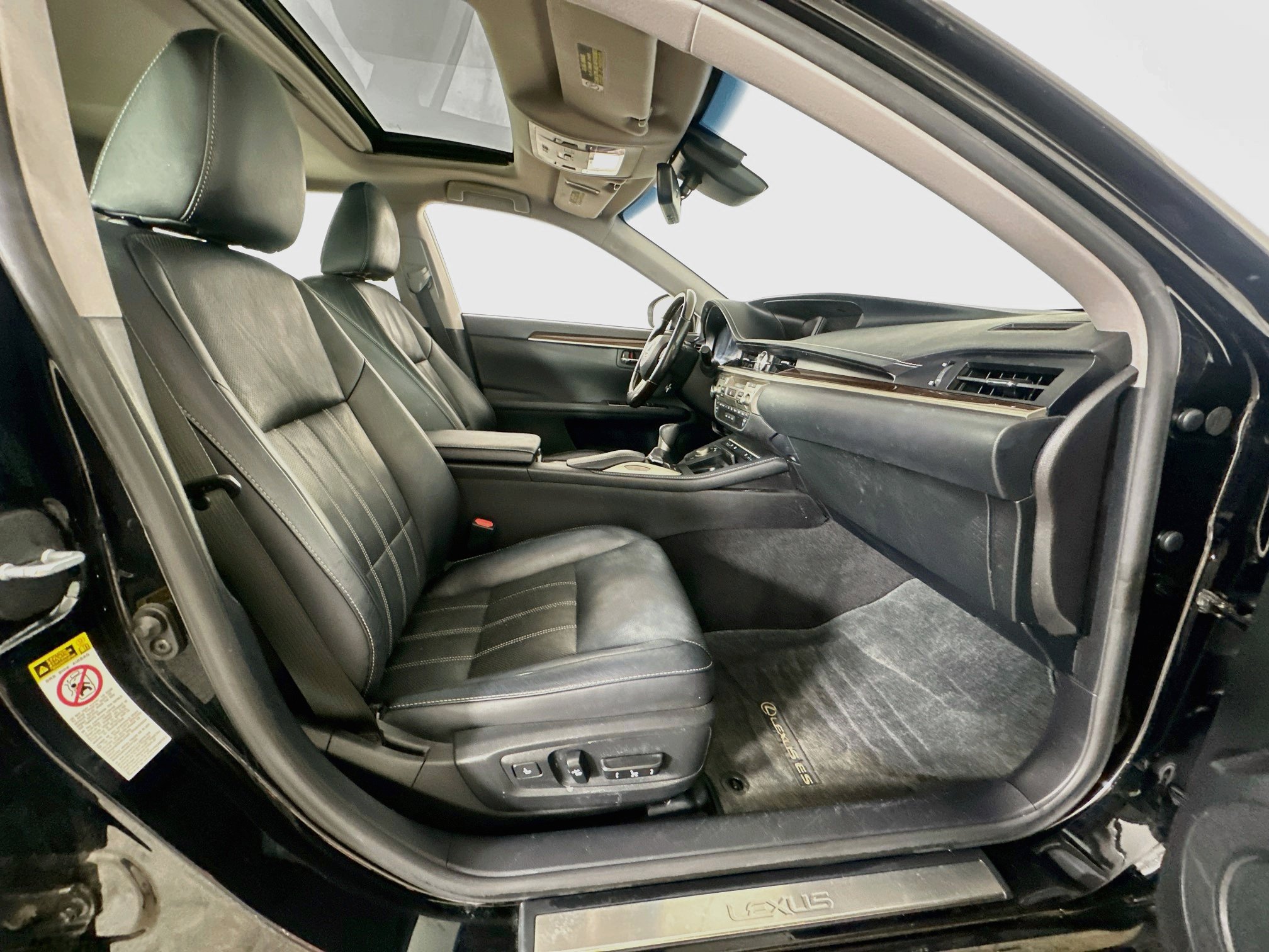 Used 2016 Lexus ES 350 w/ Luxury Package w/Wood Trim FWD image 33
