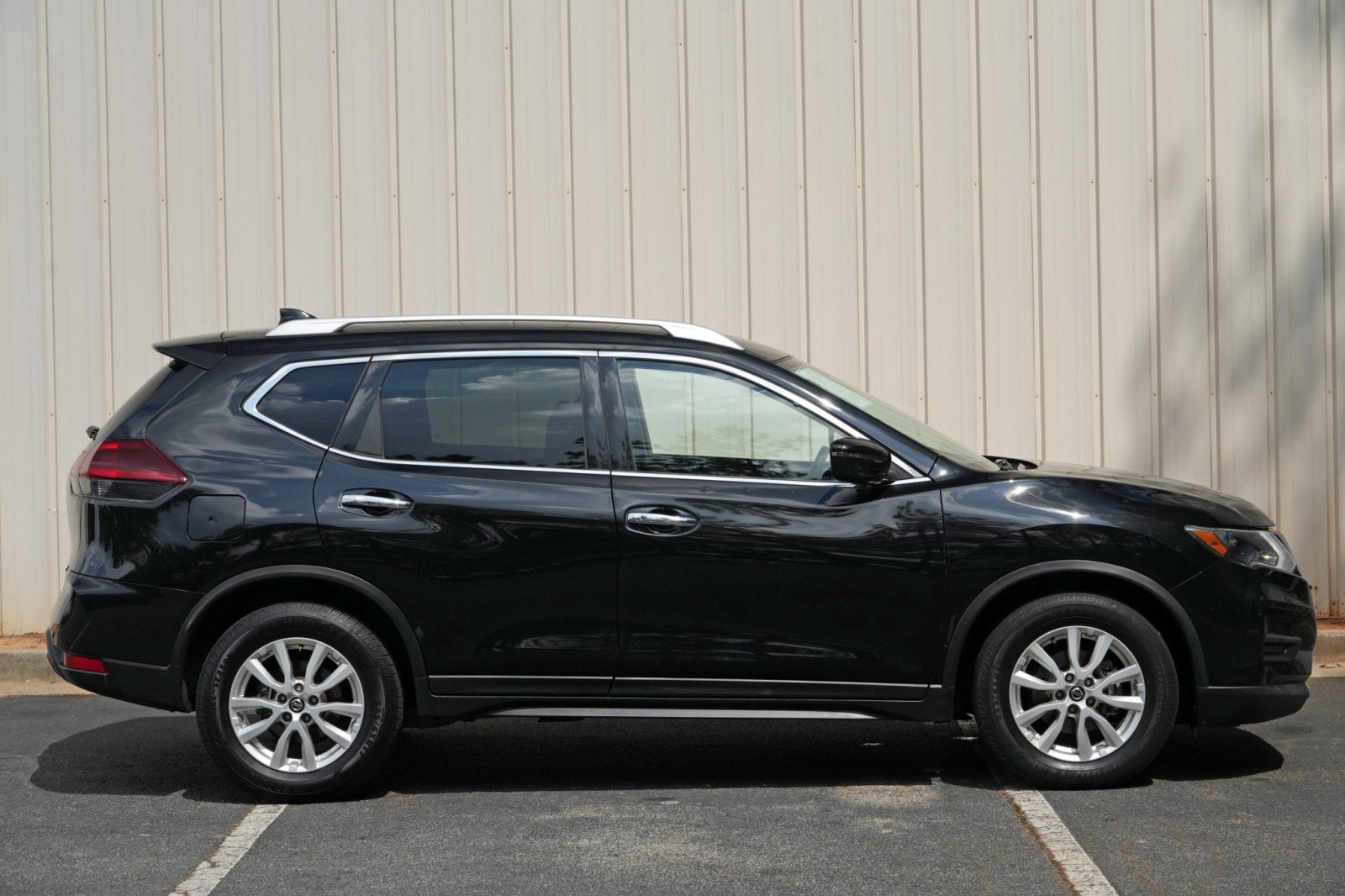 Used 2020 Nissan Rogue SV FWD image 46