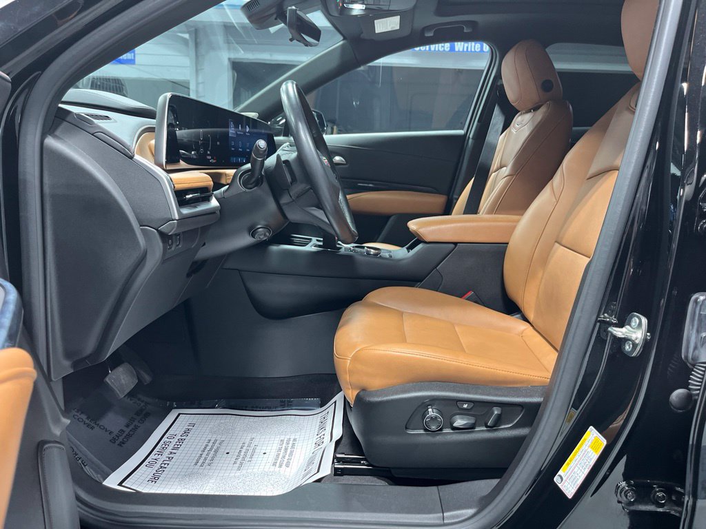 Used 2024 Cadillac XT4 Premium Luxury w/ Active Safety Package AWD/4WD image 12