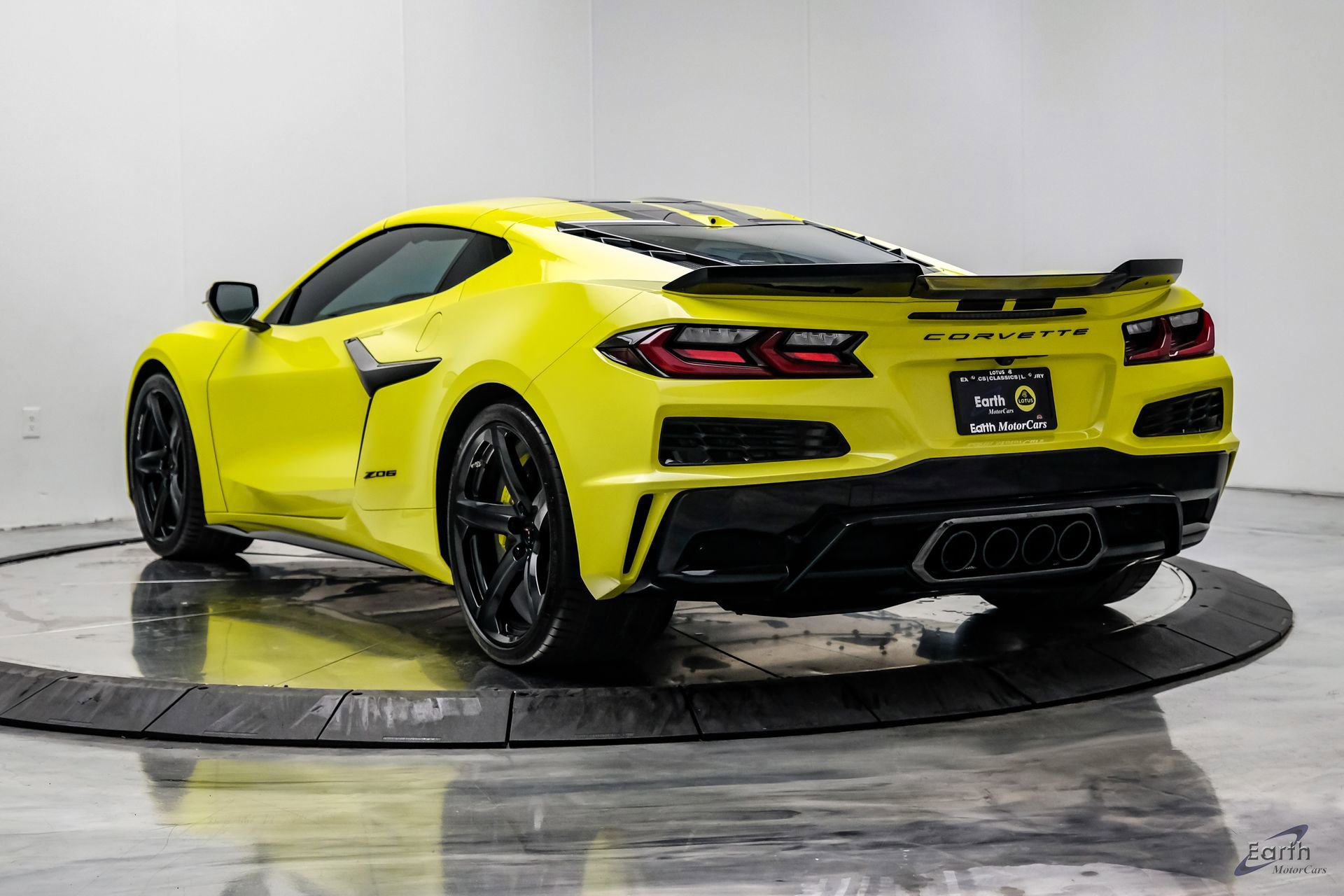 Used 2024 Chevrolet Corvette Z06 w/ Stealth Interior Trim Package RWD image 14