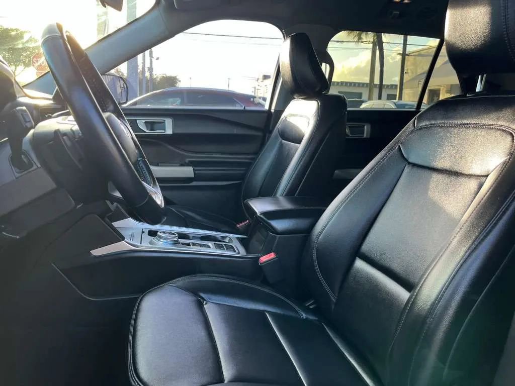 Used 2020 Ford Explorer XLT w/ Equipment Group 202A RWD image 12