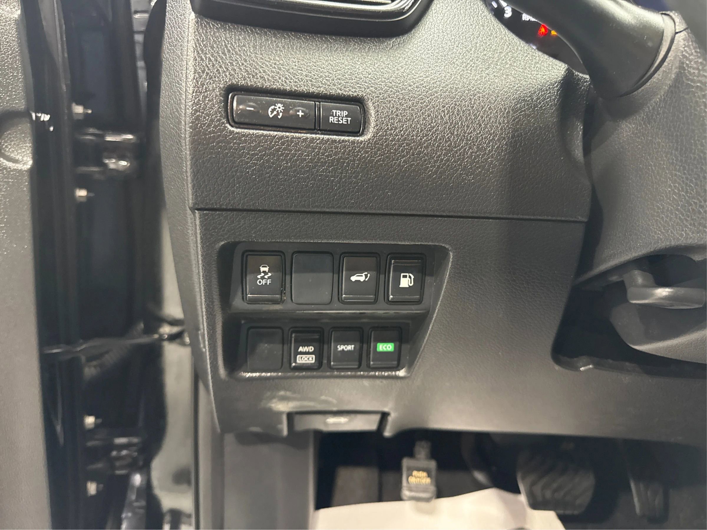 Used 2018 Nissan Rogue SV AWD/4WD image 20
