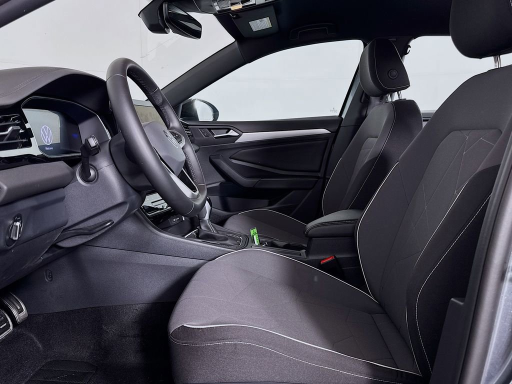 Used 2025 Volkswagen Jetta Sport image 11