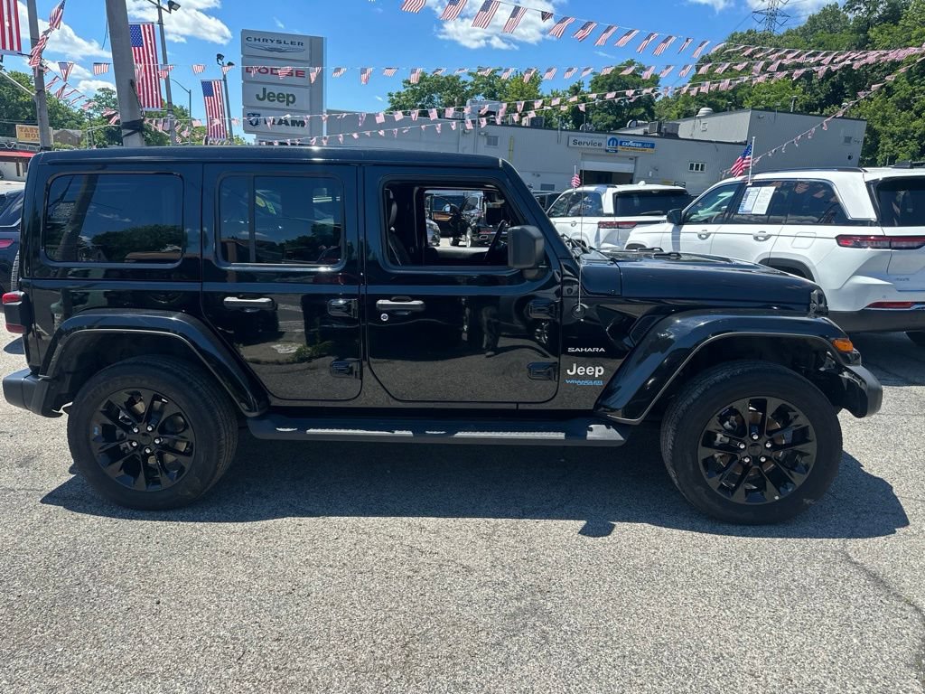 Used 2022 Jeep Wrangler Unlimited Sahara w/ Cold Weather Group AWD/4WD image 4