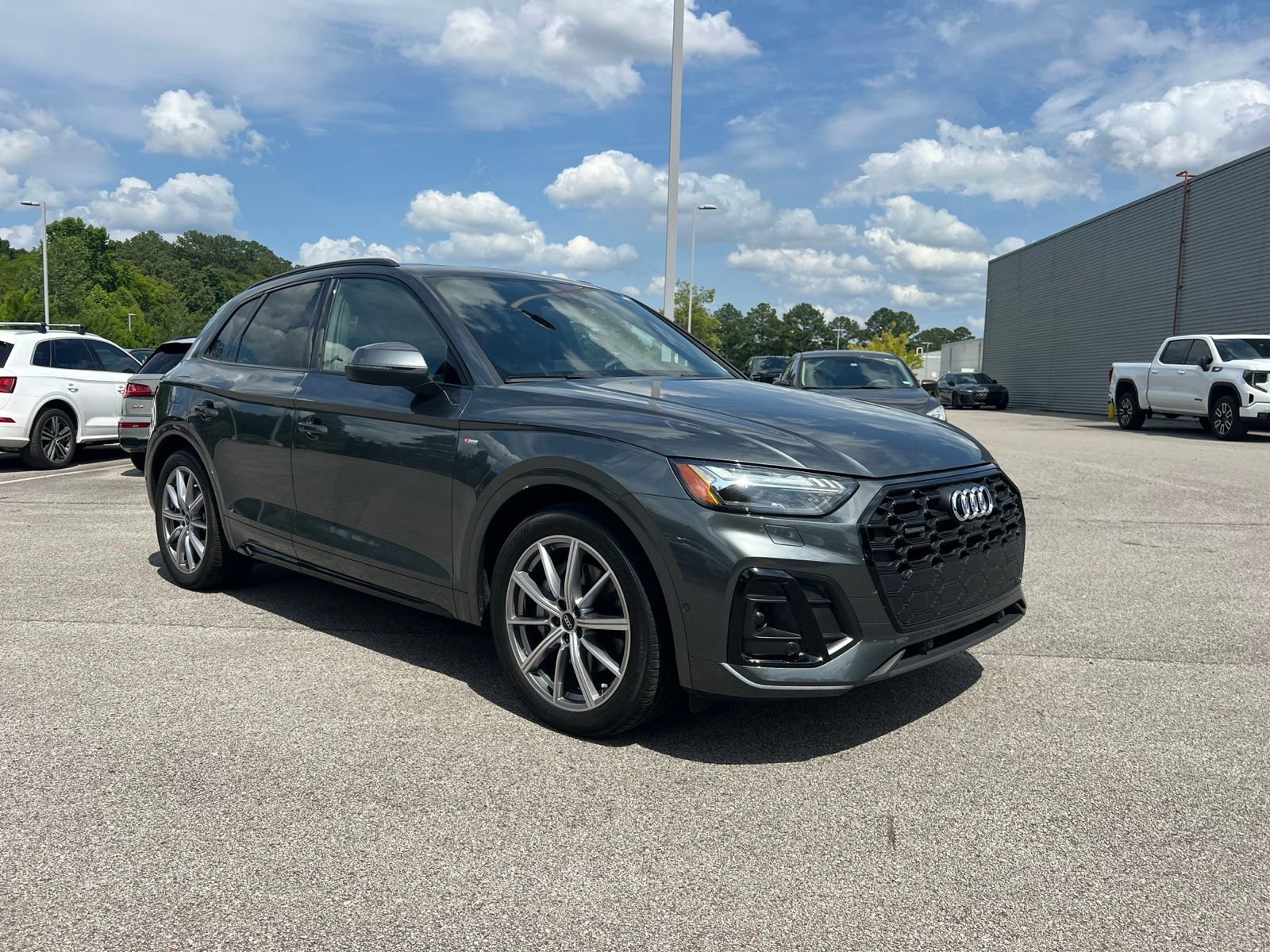 Used 2023 Audi Q5 e Prestige w/ Prestige Package AWD/4WD image 3