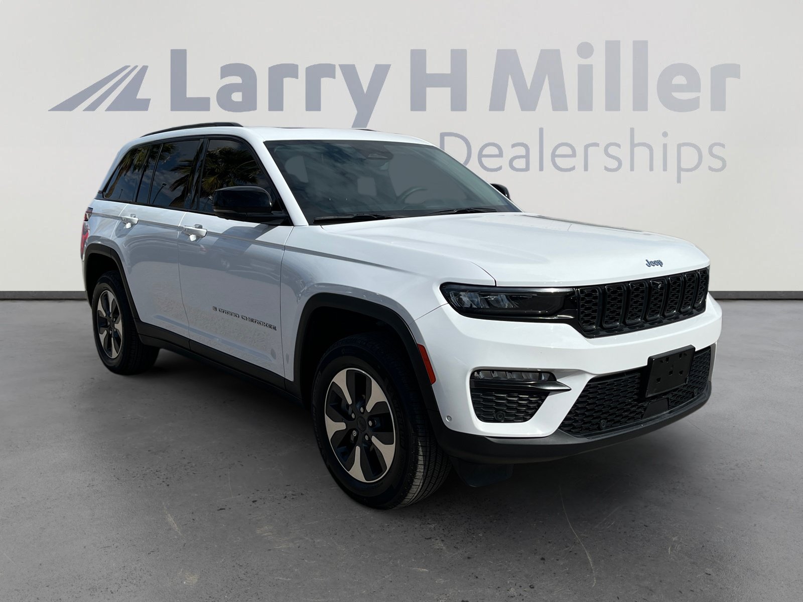 Certified 2022 Jeep Grand Cherokee Limited 4xe w/ Luxury Tech Group II AWD/4WD image 7