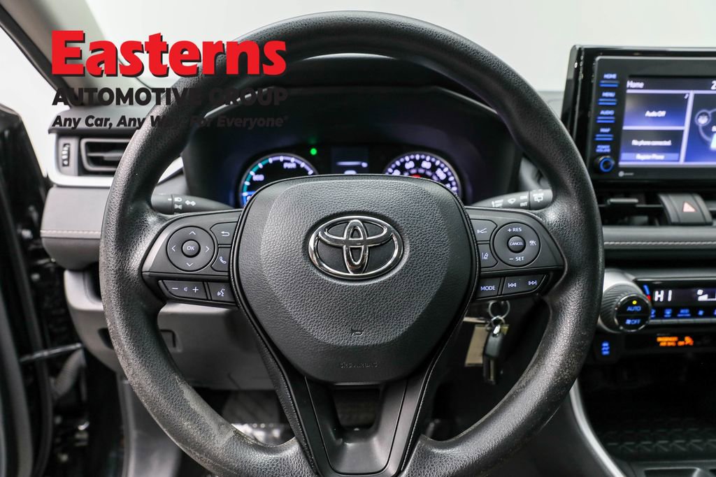Used 2021 Toyota RAV4 LE image 10