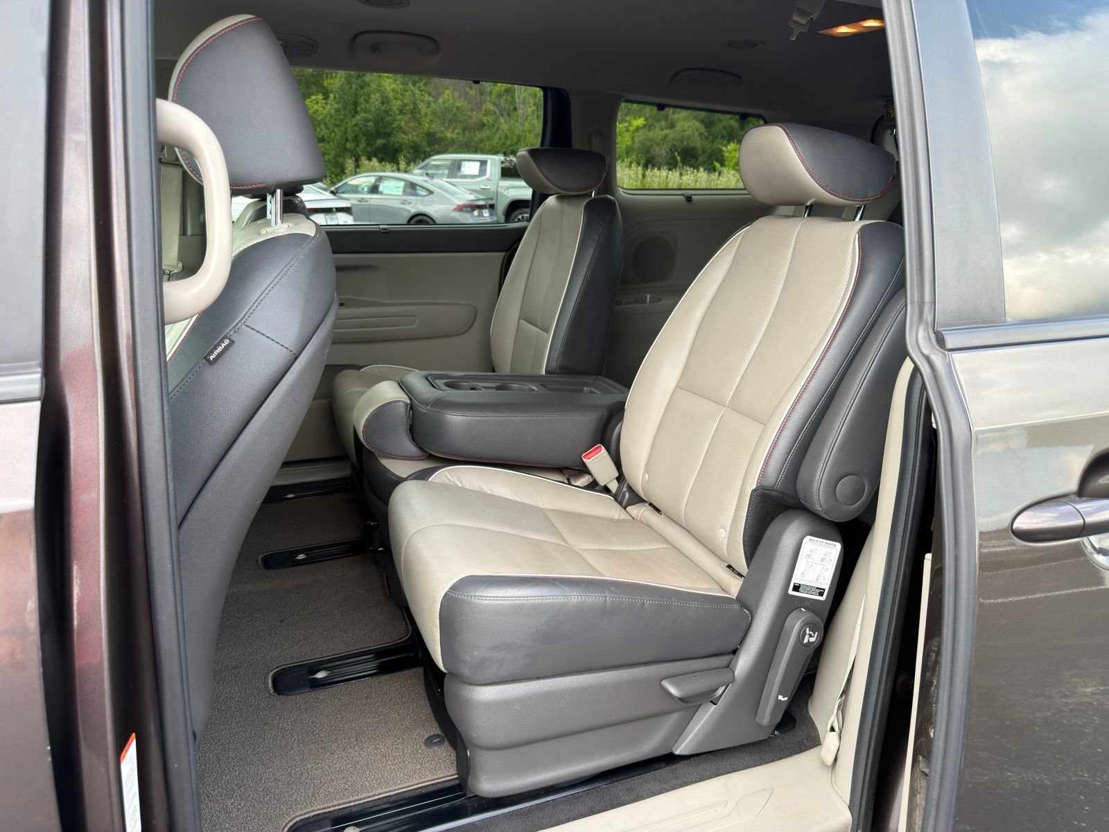Used 2017 Kia Sedona LX w/ LX Essentials Premium Package FWD image 25