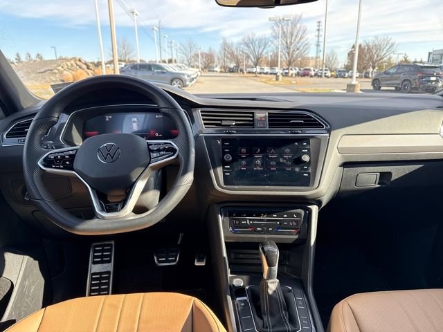 Used 2023 Volkswagen Tiguan SE R-Line image 12
