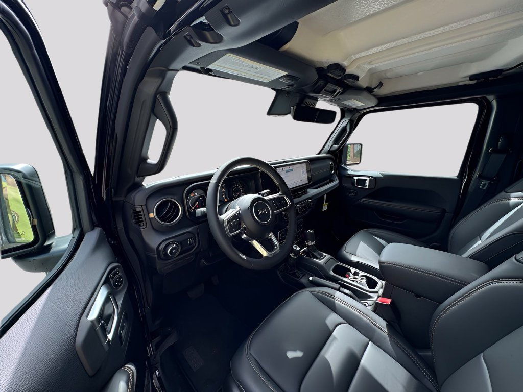 New 2024 Jeep Wrangler Unlimited Sahara w/ Technology Group AWD/4WD image 13