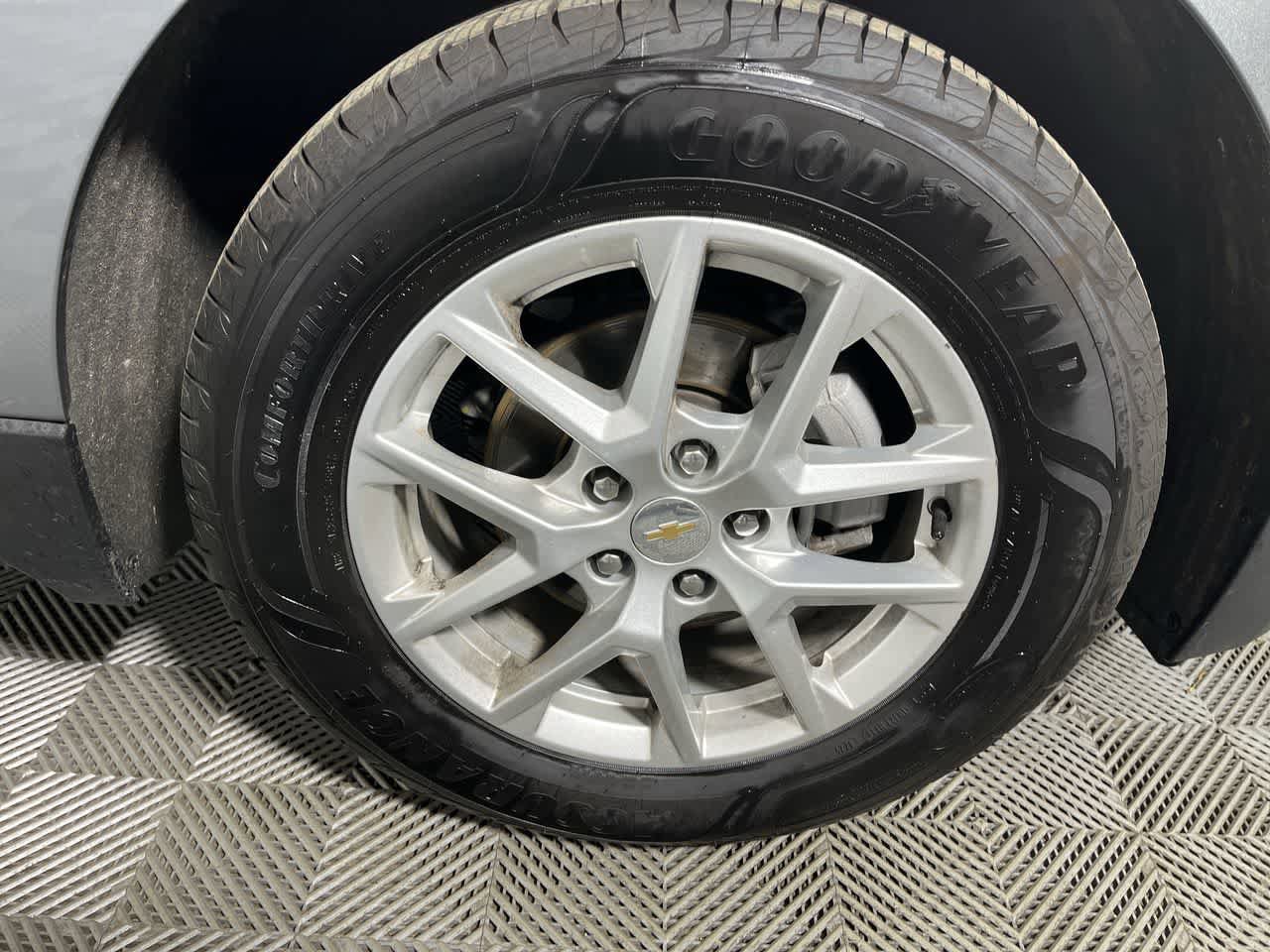 Used 2024 Chevrolet Equinox LT w/ Driver Convenience Package FWD image 10