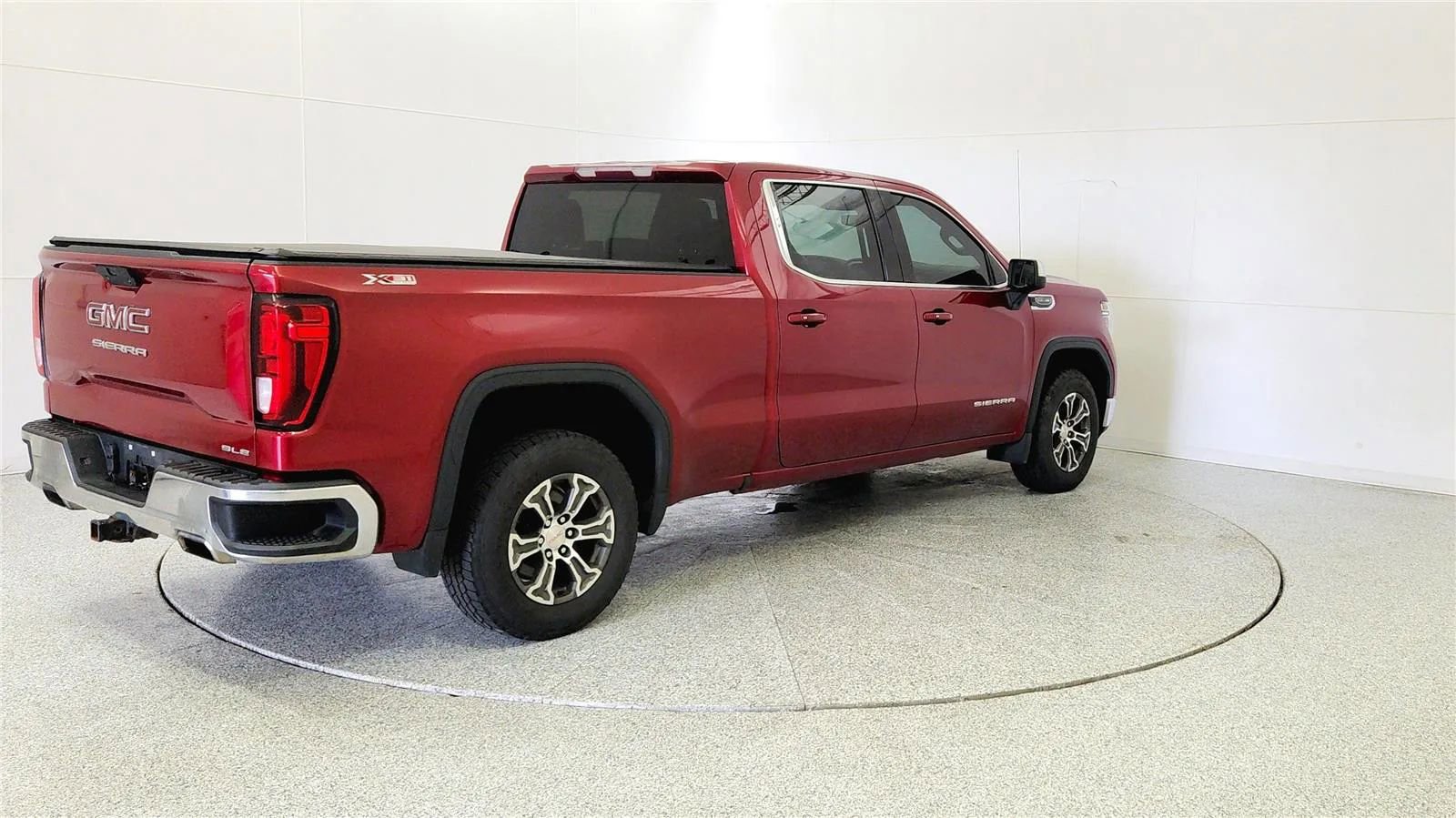 Used 2019 GMC Sierra 1500 SLE w/ X31 Off-Road Package AWD/4WD image 7