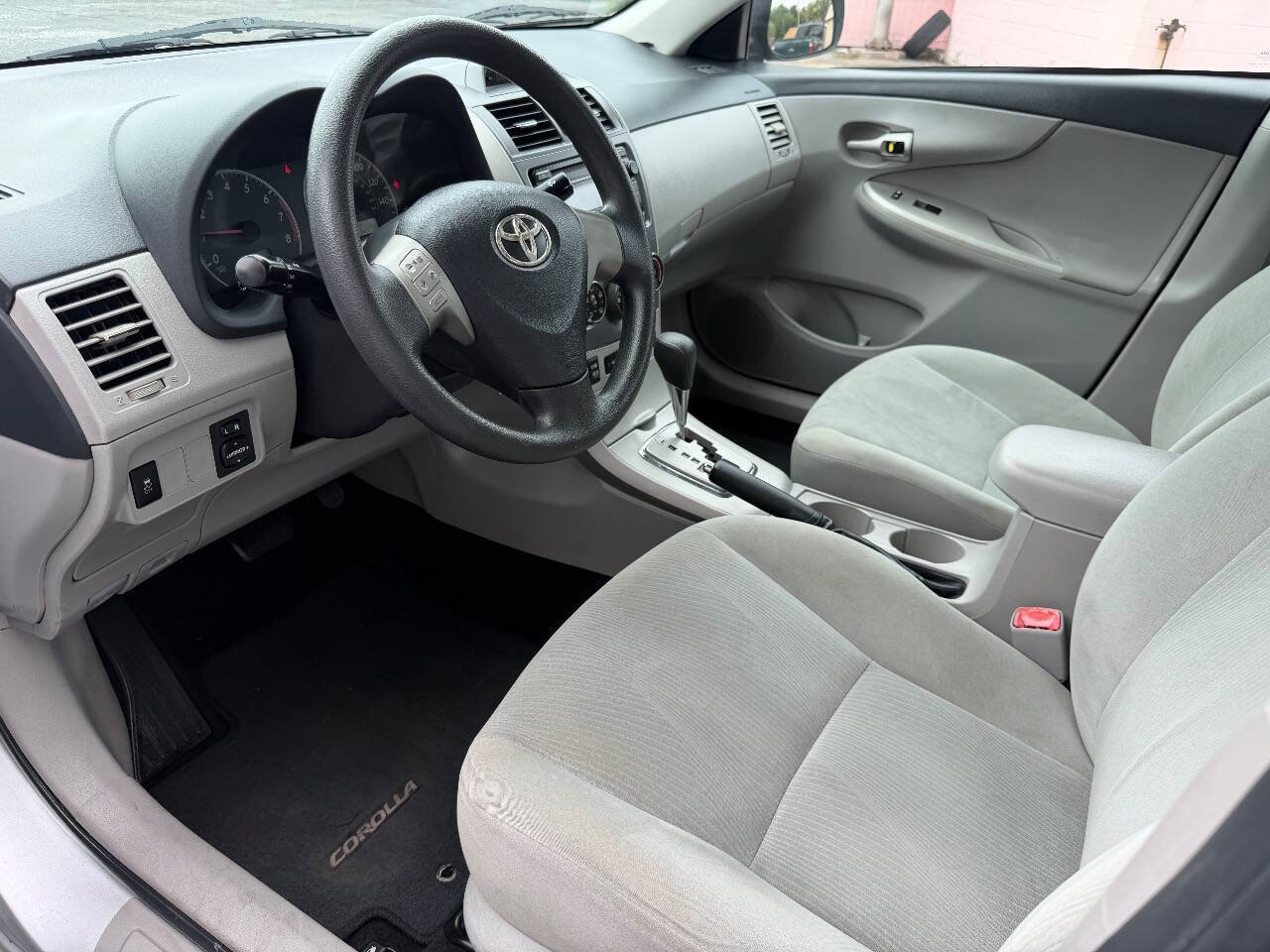Used 2012 Toyota Corolla LE FWD image 6