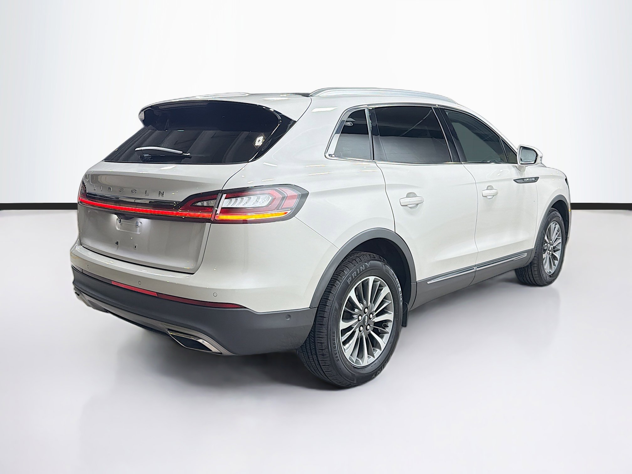 Used 2021 Lincoln Nautilus Reserve image 3