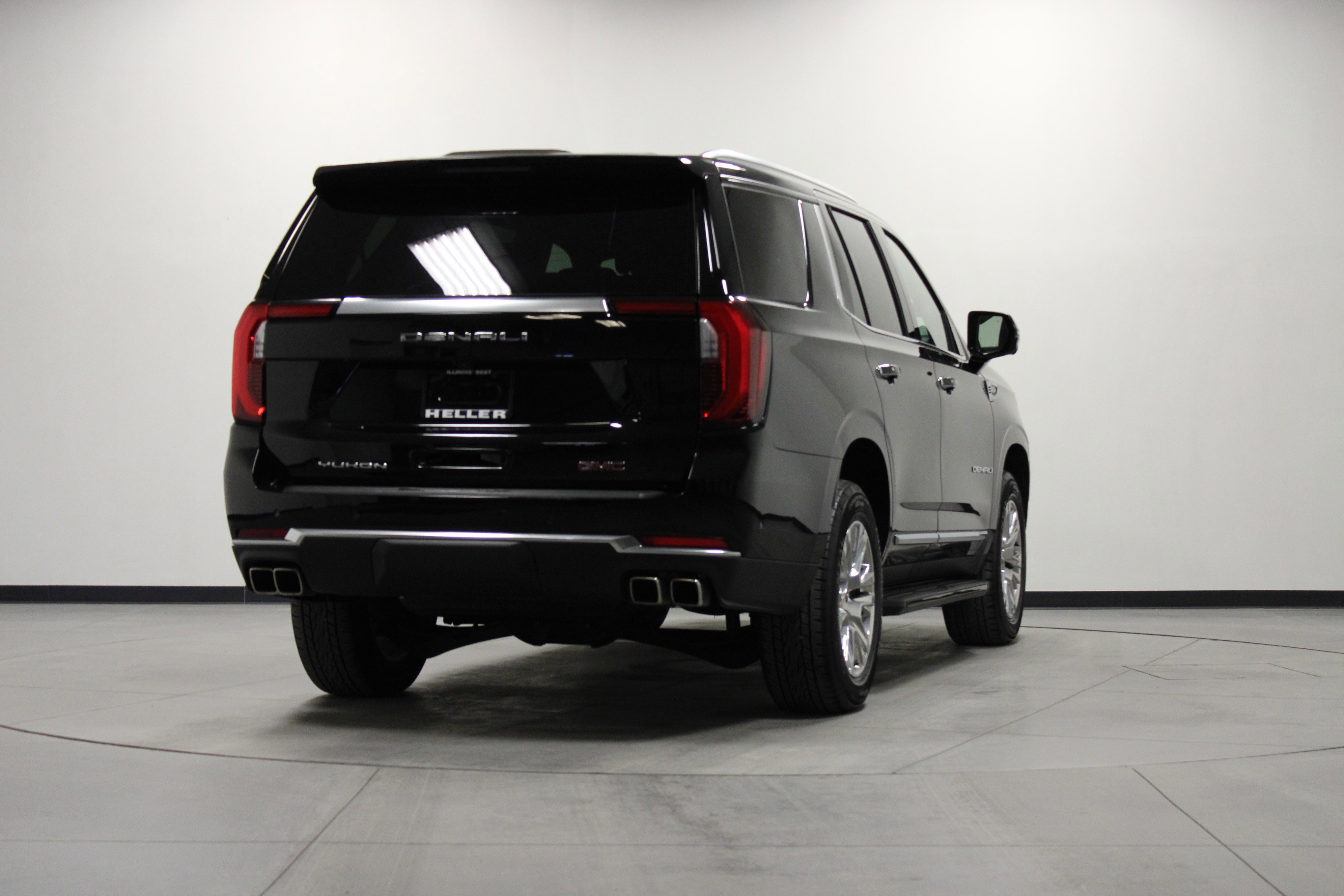 Used 2025 GMC Yukon Denali AWD/4WD image 4