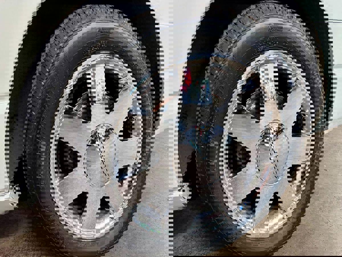 Used 2002 Ford Thunderbird Deluxe image 27