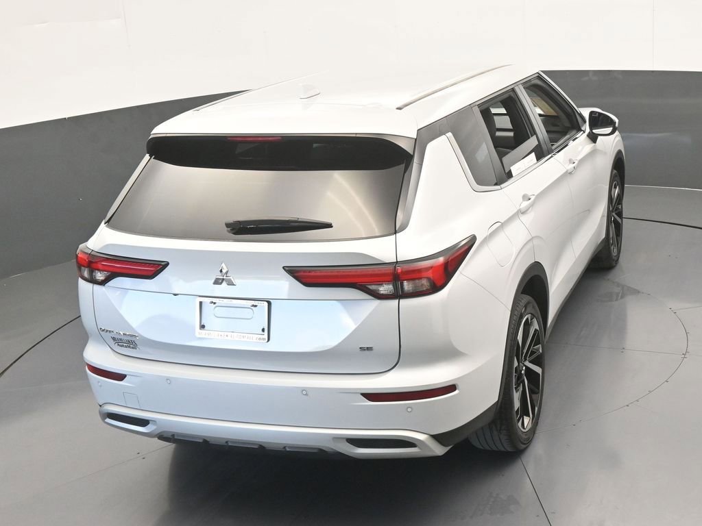 Used 2023 Mitsubishi Outlander SE image 58