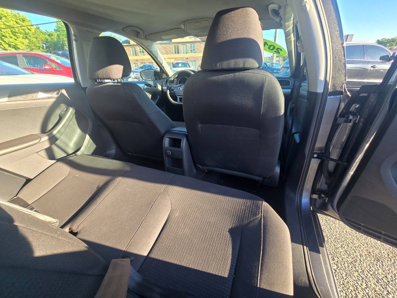Used 2015 Volkswagen Jetta SE FWD image 33