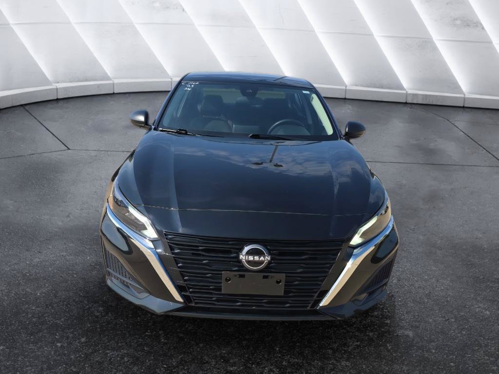 Used 2025 Nissan Altima 2.5 SV FWD image 2