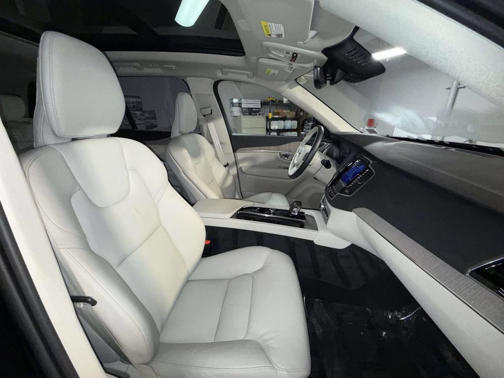 Used 2025 Volvo XC90 T8 Plus AWD/4WD image 14