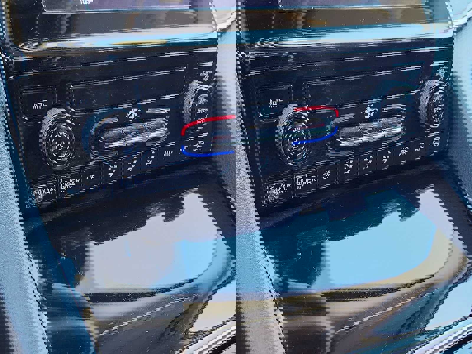 Used 2023 Jeep Grand Cherokee L Laredo image 23