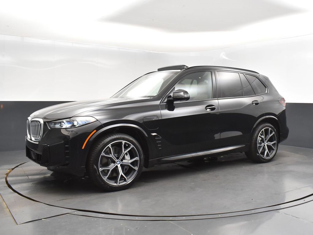 New 2026 BMW X5 xDrive50e image 3