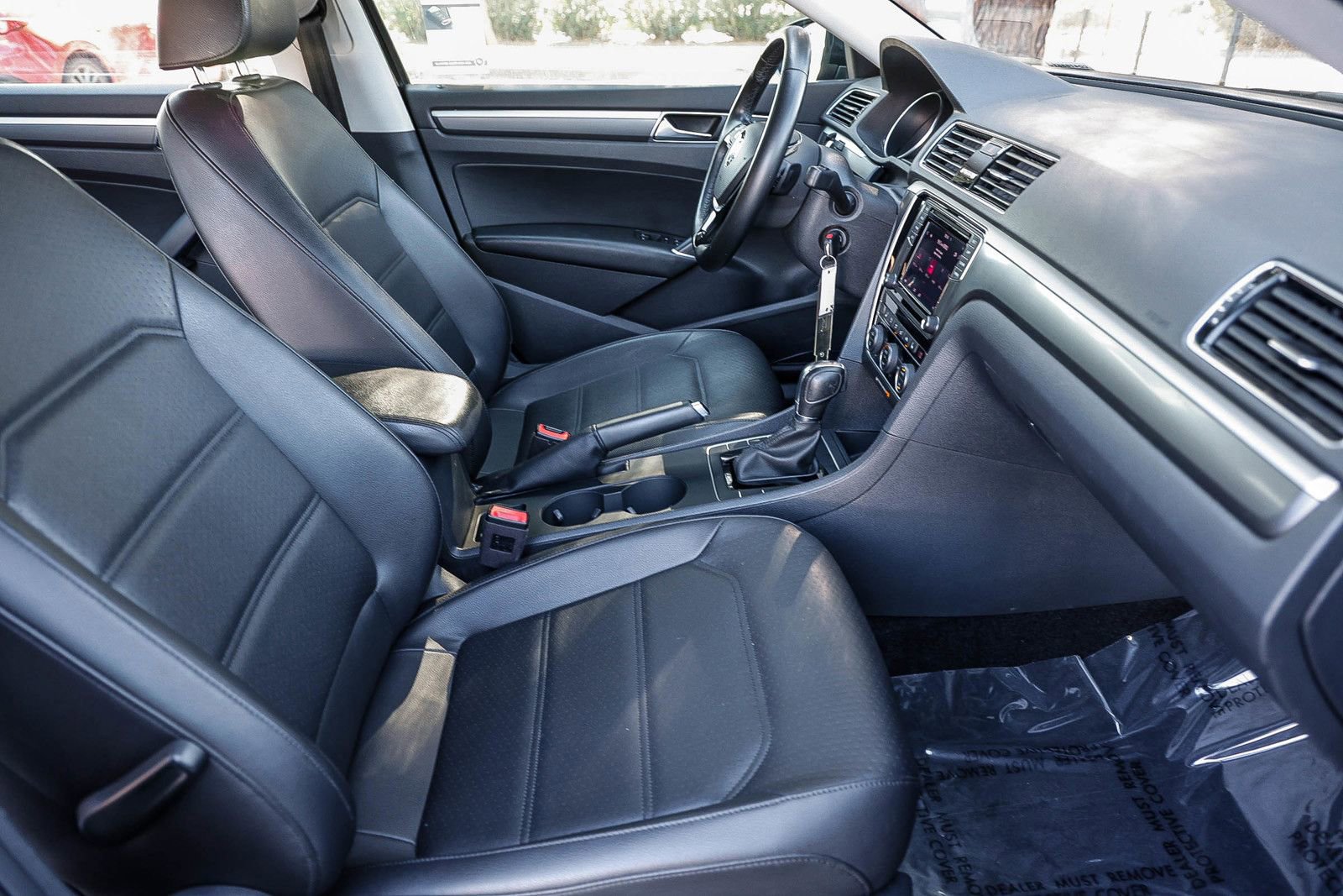 Used 2018 Volkswagen Passat 2.0T R-Line image 16