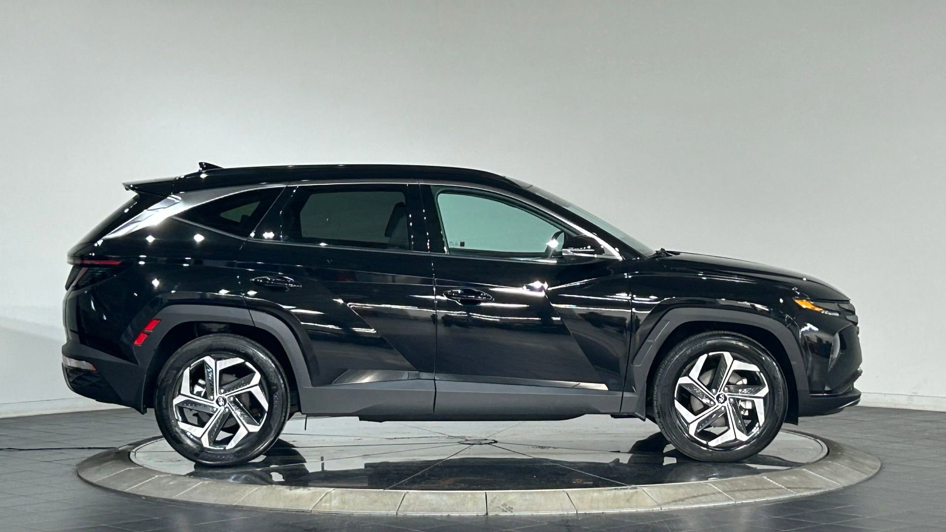 Used 2023 Hyundai Tucson Limited image 11