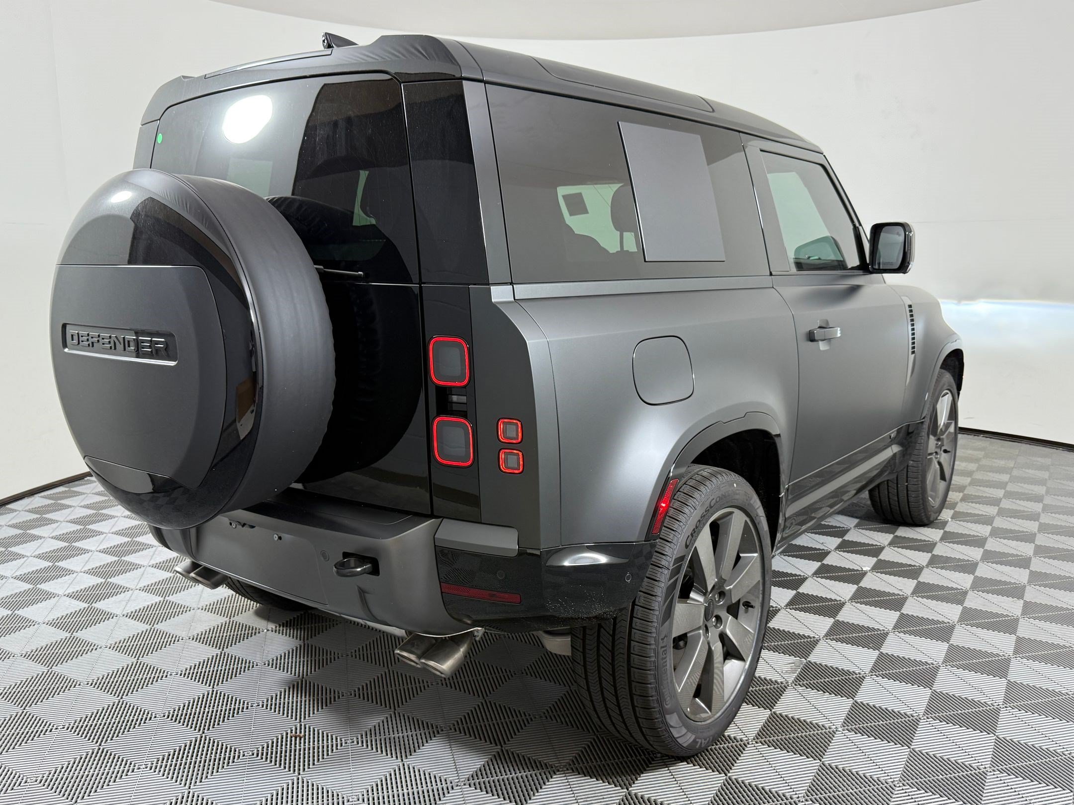 New 2026 Land Rover Defender 90 V8 AWD/4WD image 9