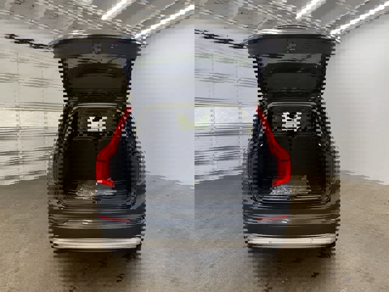 Used 2022 Volvo XC90 T5 Momentum image 30