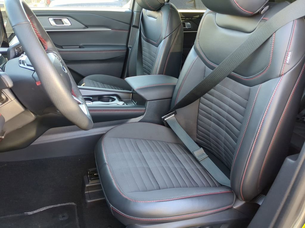 Used 2025 Ford Explorer ST-Line w/ ST-Line Street Pack image 25