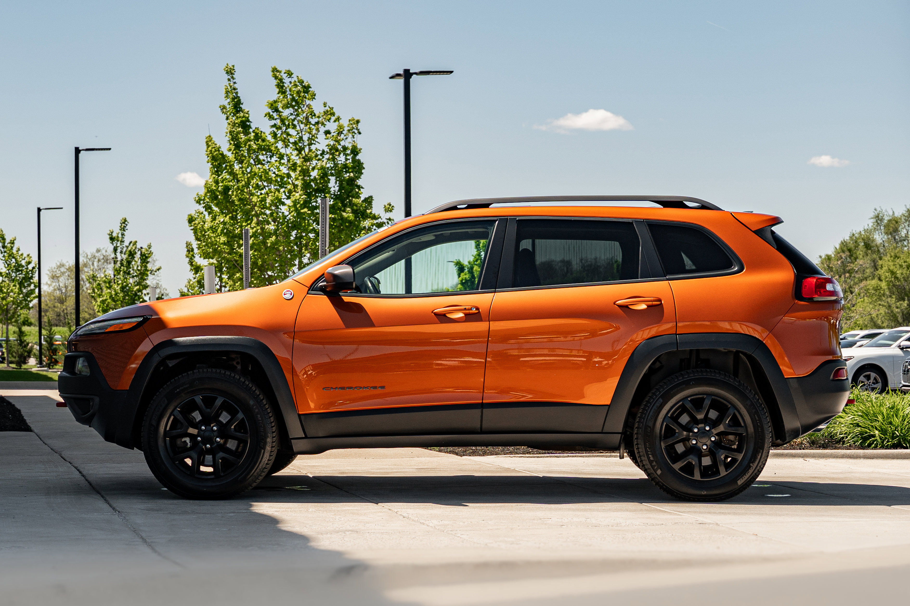 Used 2016 Jeep Cherokee Trailhawk w/ Comfort/Convenience Group AWD/4WD image 6