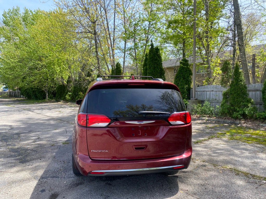 Used 2018 Chrysler Pacifica Touring-L Plus w/ Advanced Safetytec Group FWD image 4