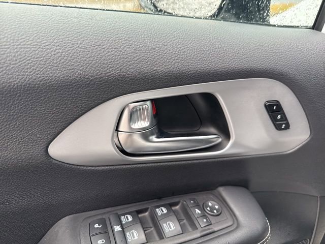 Used 2025 Chrysler Pacifica Limited image 28