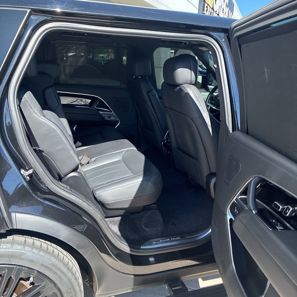 Used 2024 Land Rover Range Rover Long Wheelbase SE image 13