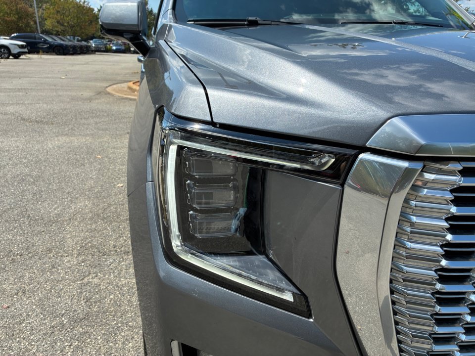 Used 2021 GMC Yukon XL Denali w/ Denali Premium Package AWD/4WD image 24