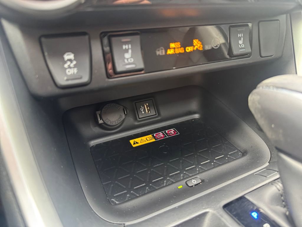 Used 2024 Toyota RAV4 XLE Premium image 23