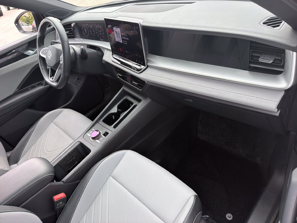 Certified 2026 Volkswagen Tiguan SE R-Line AWD/4WD image 26